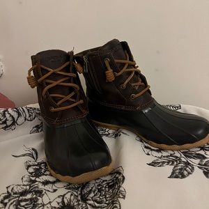 Size 8 Women’s Sperry Duck Boots